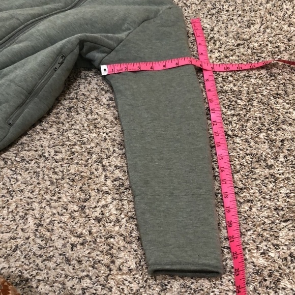 Title Nine Puffy Jacket Size Small Sage Green - Picture 7 of 9